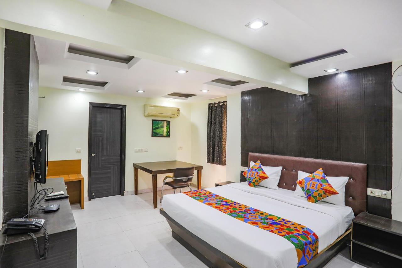 Fabhotel Trio Continental Patel Nagar Nuova Delhi Esterno foto
