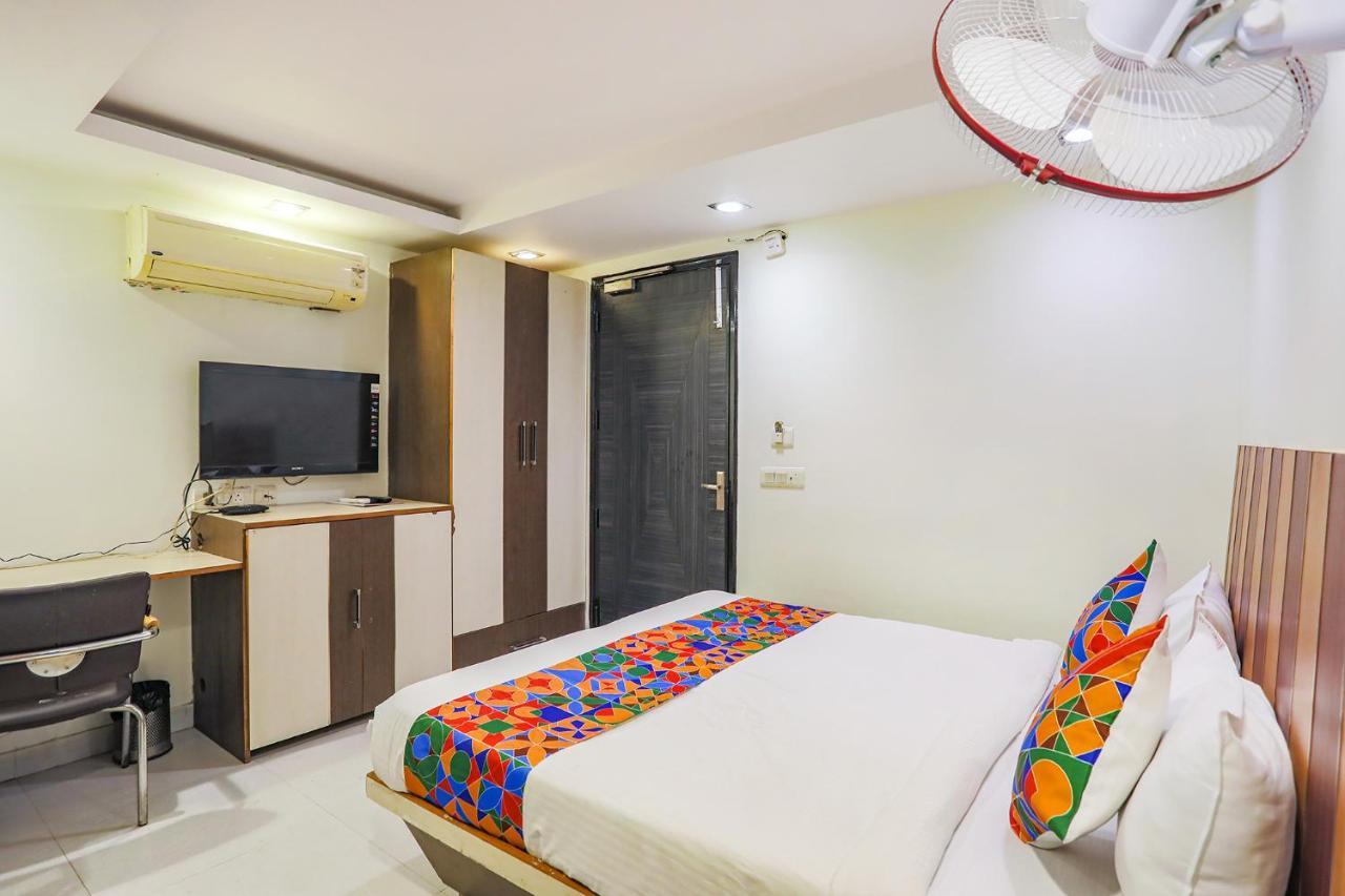 Fabhotel Trio Continental Patel Nagar Nuova Delhi Esterno foto