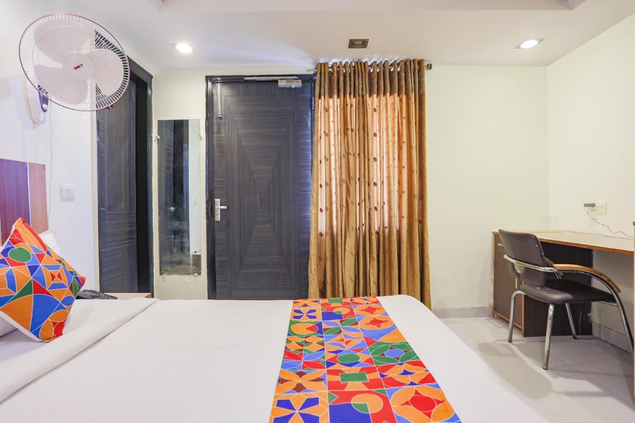 Fabhotel Trio Continental Patel Nagar Nuova Delhi Esterno foto