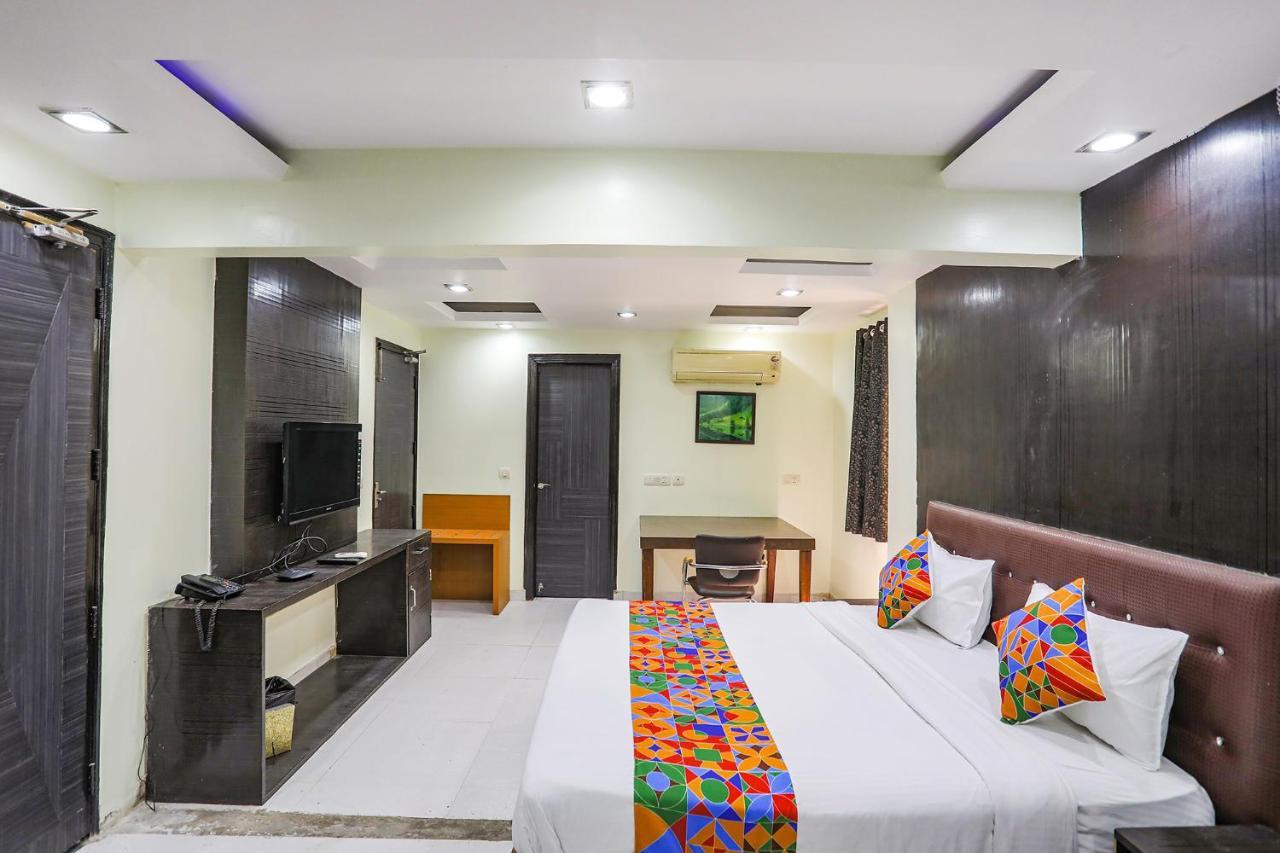 Fabhotel Trio Continental Patel Nagar Nuova Delhi Esterno foto
